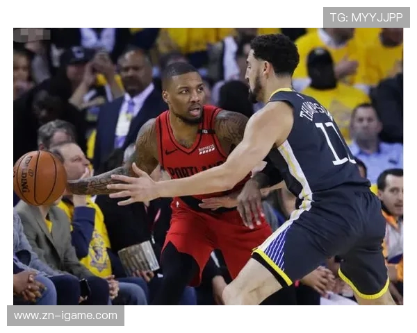 开拓者与勇士激战正酣 双方实力对决引发球迷热议